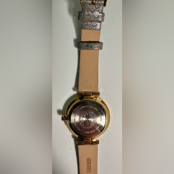 ANNE KLEIN AK GOLD TONE CRYSTAL LIGHT GREY GENUINE LEATHER BRACELET WATCH - Picture 5 of 9